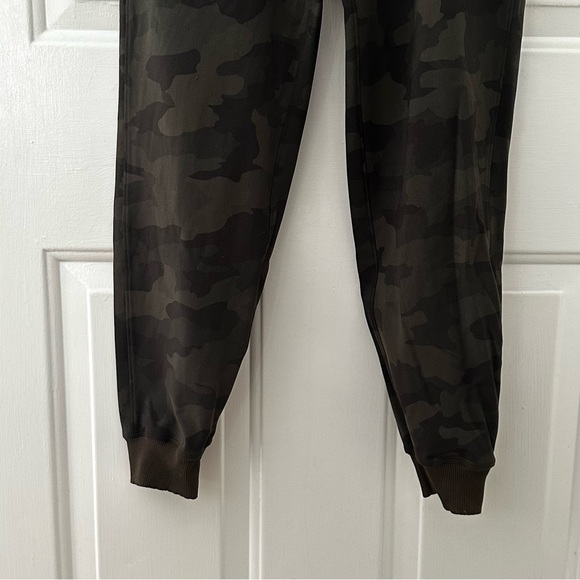 Lululemon On The Fly Joggers - Picture 9 of 9